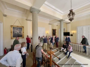 9_Eingangshalle im Schloss Kosteletz